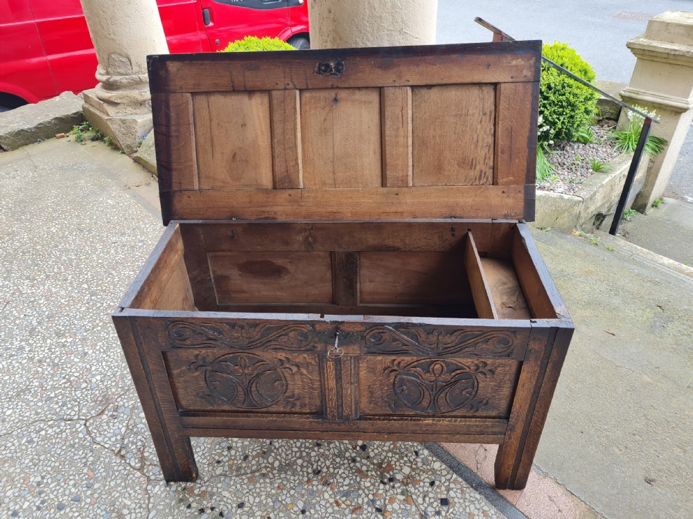 ANTIQUE OAK COFFER /BLANKET BOX  View II