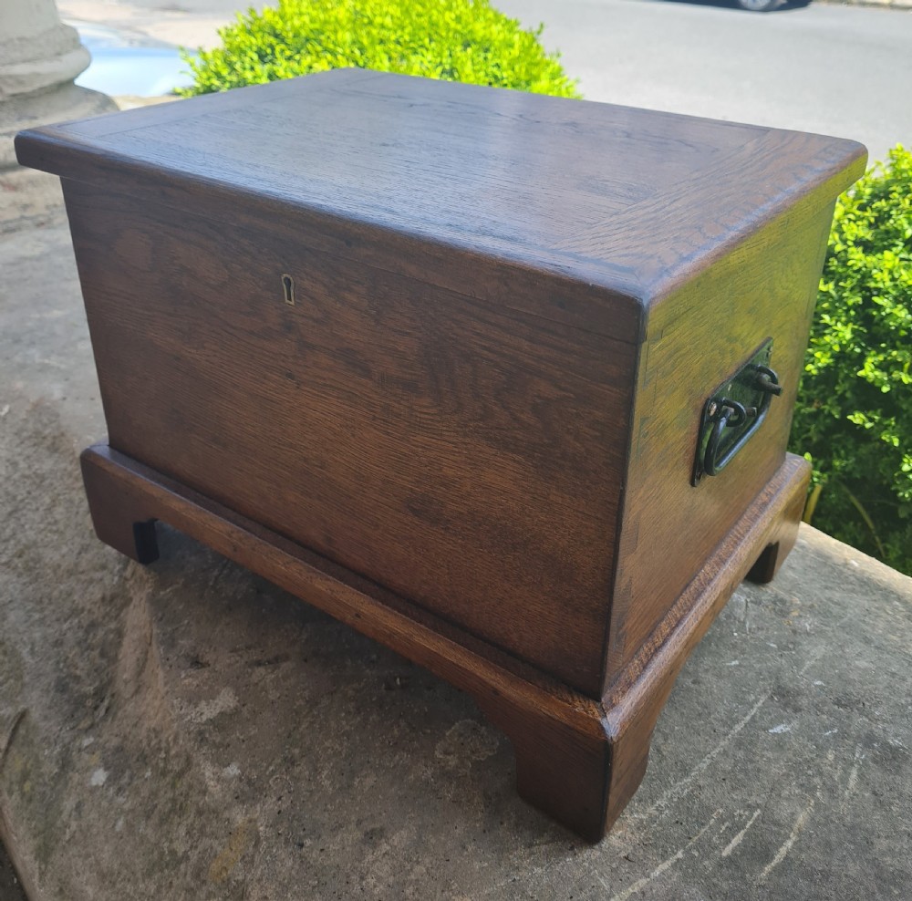 ANTIQUE OAK SMALL  BOX  View III