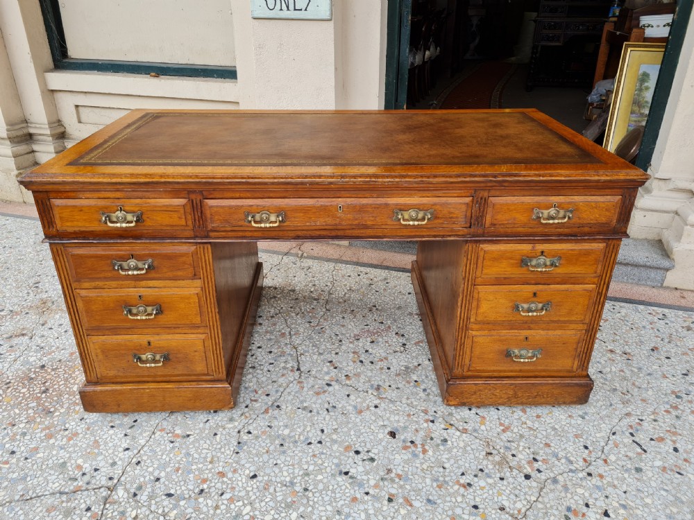 LARGE ANTIQUE OAK PEDESTAL DESK 