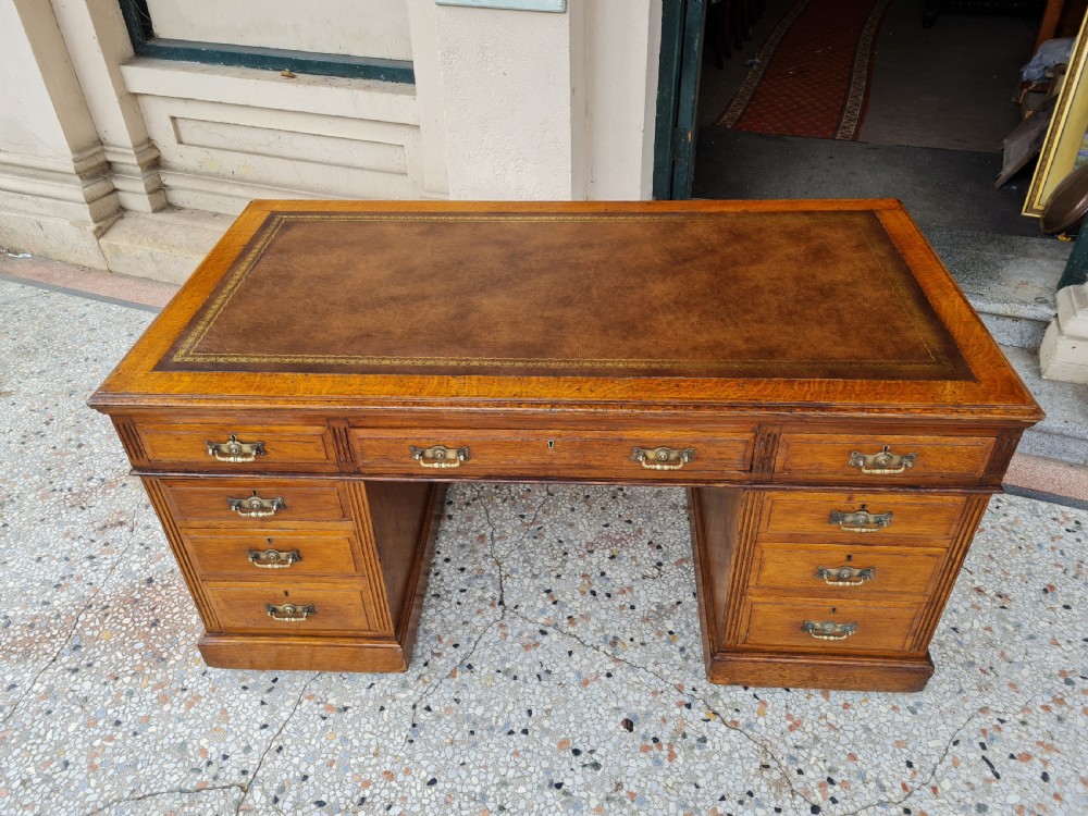 LARGE ANTIQUE OAK PEDESTAL DESK  View IV