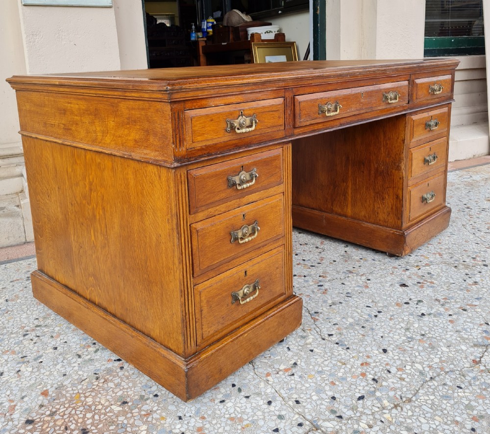 LARGE ANTIQUE OAK PEDESTAL DESK  View VI