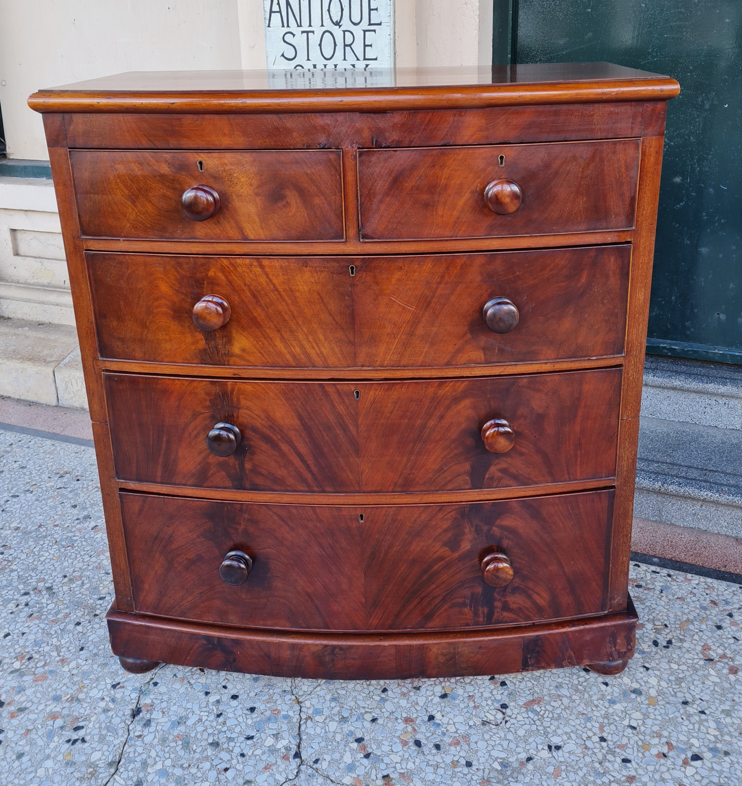 VICTORIAN MAHOGANY CHEST OF DRAWERS 