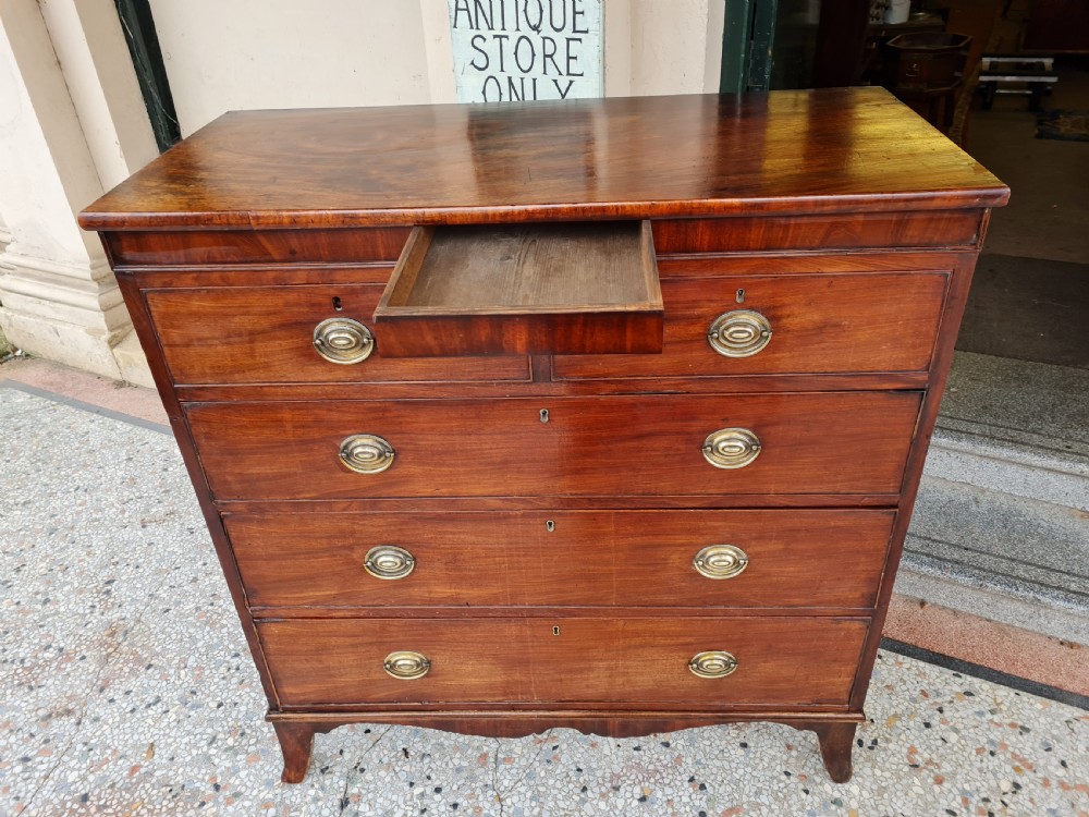 GEORGIAN MAHOGANY CHEST OF DRAWERS  View IV