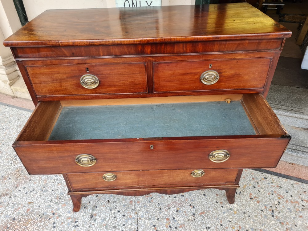 GEORGIAN MAHOGANY CHEST OF DRAWERS  View VI