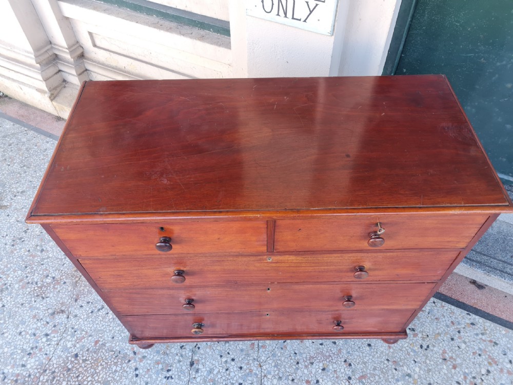 LARGE VICTORIAN MAHOGANY CHEST OF DRAWERS  View IV