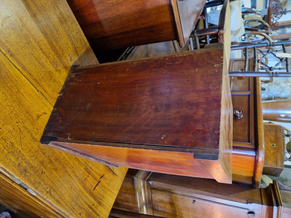 ANTIQUE SMALL TOOL CHEST   View VII