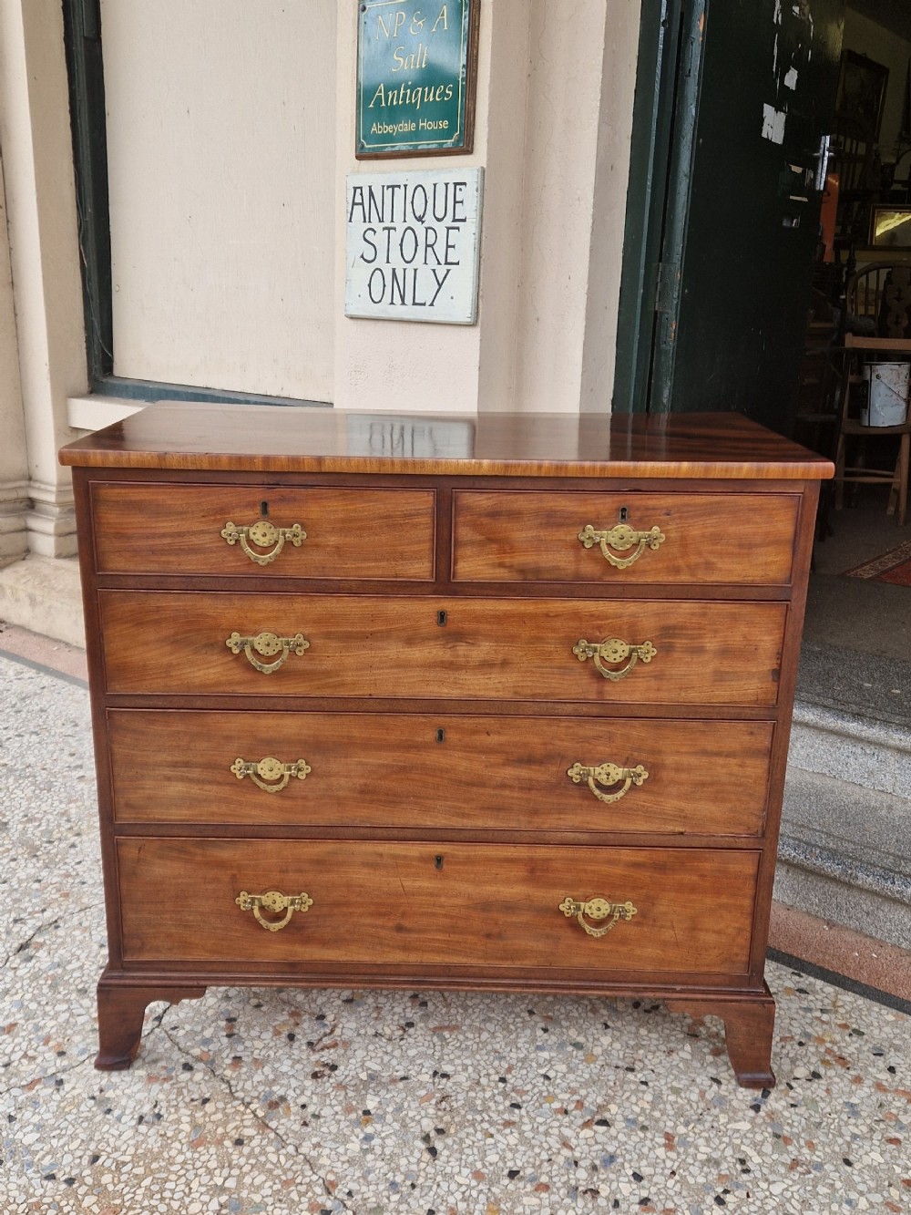 ANTIQUE MAHOGANY CHEST OF DRAWERS 