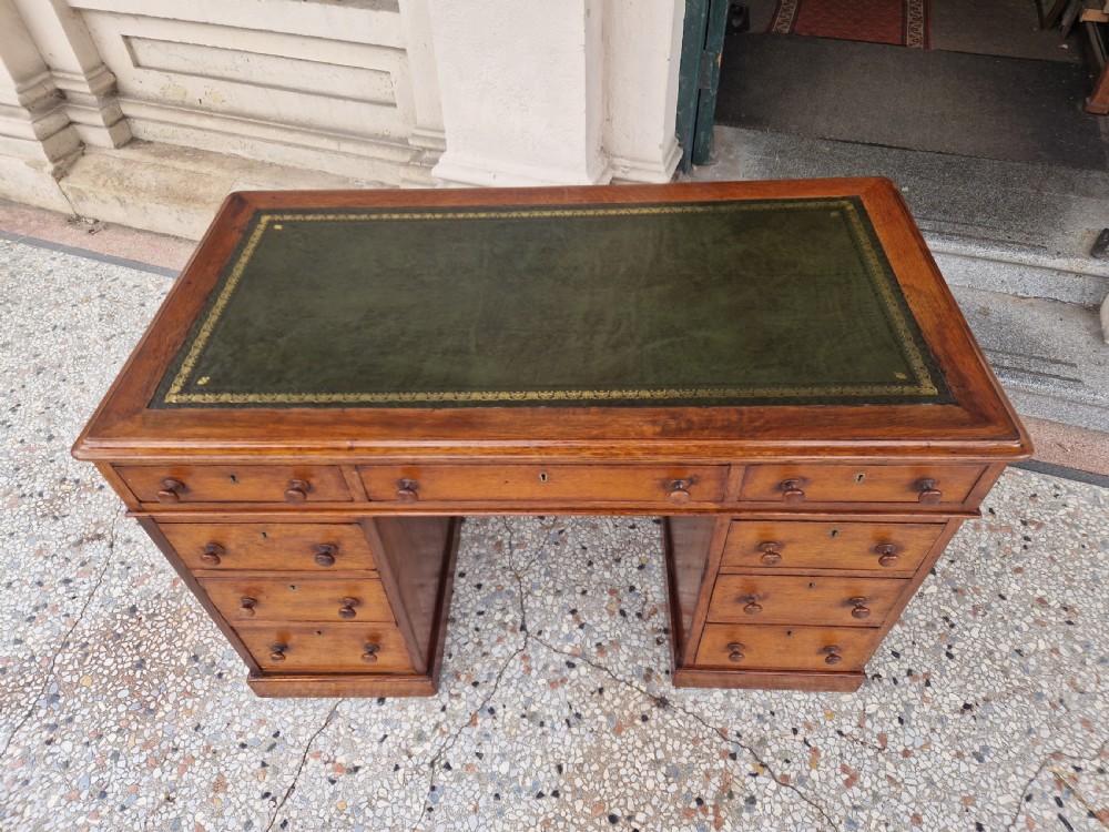 ANTIQUE OAK MAPLE AND CO PEDESTAL DESK . View II