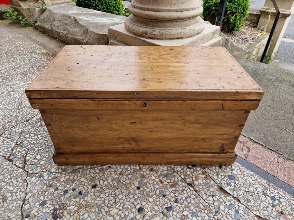 ANTIQUE PINE BLANKET BOX 