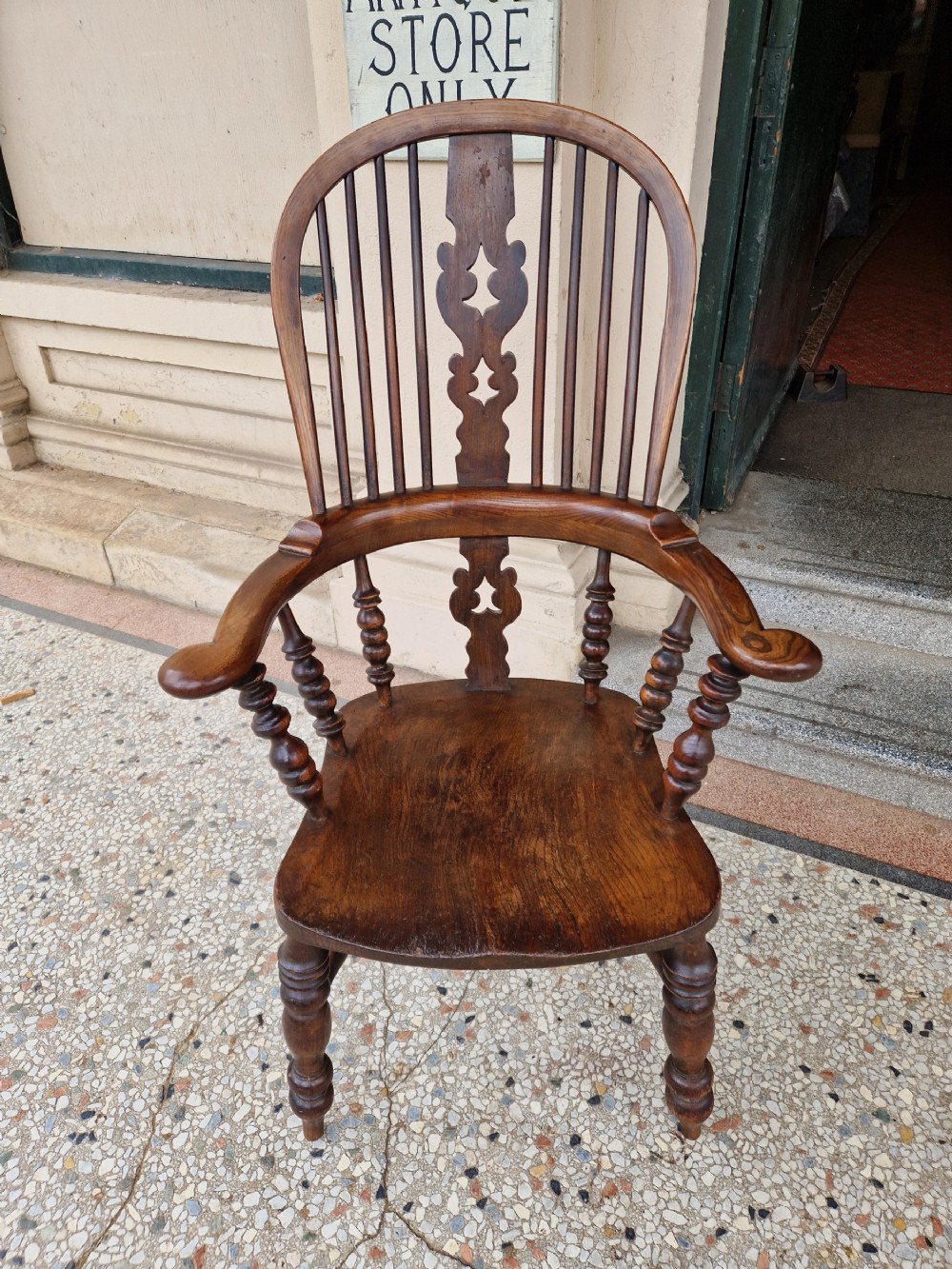ANTIQUE WINDSOR ARMCHAIR 