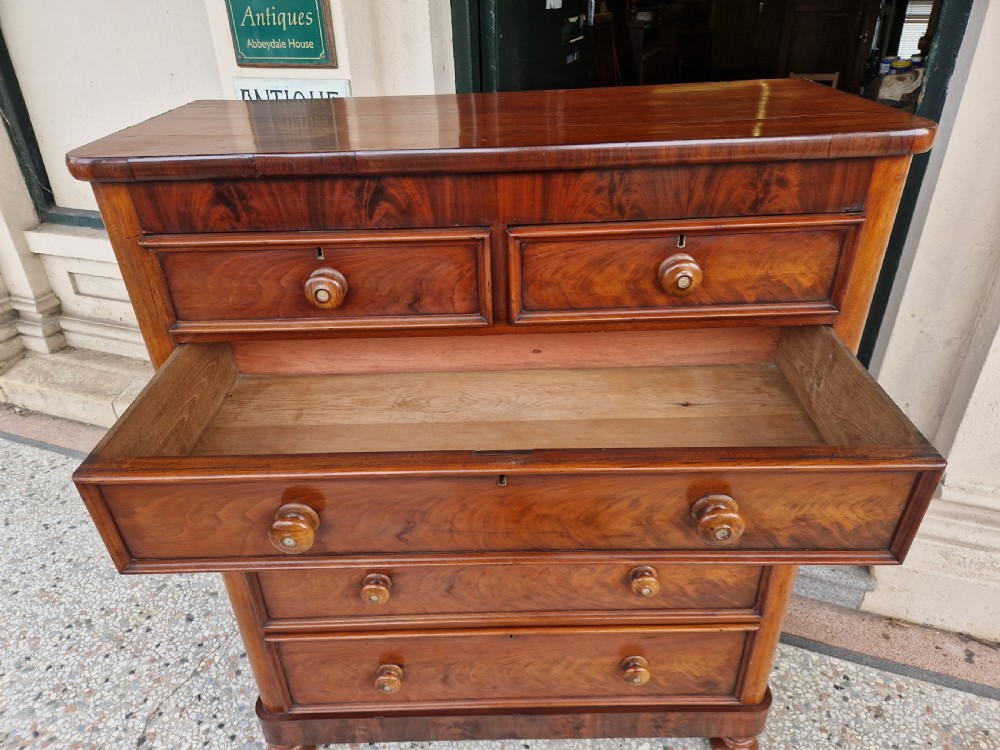 VICTORIAN MAHOGANY CHEST OF DRAWERS  View VIII