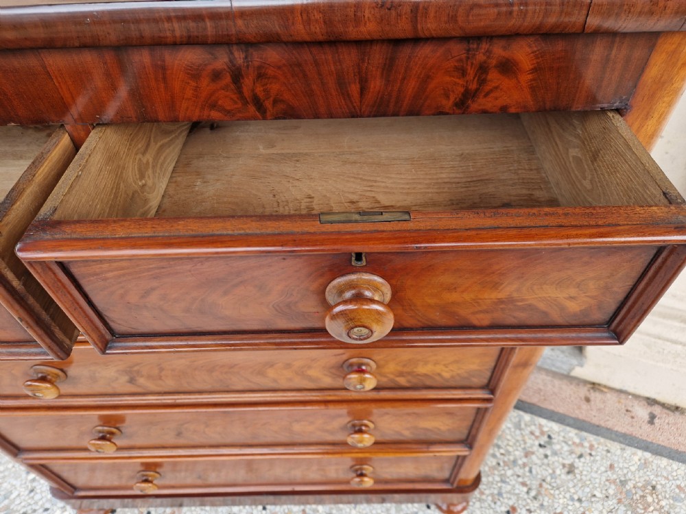 VICTORIAN MAHOGANY CHEST OF DRAWERS  View XII