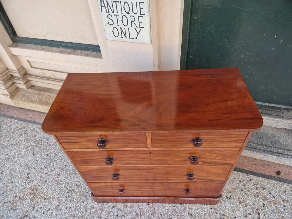 VICTORIAN MAHOGANY CHEST OF DRAWERS View VI