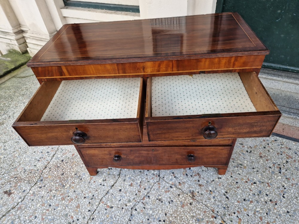  A LOVELY GEORGIAN MAHOGANY CHEST OF DRAWERS  View V