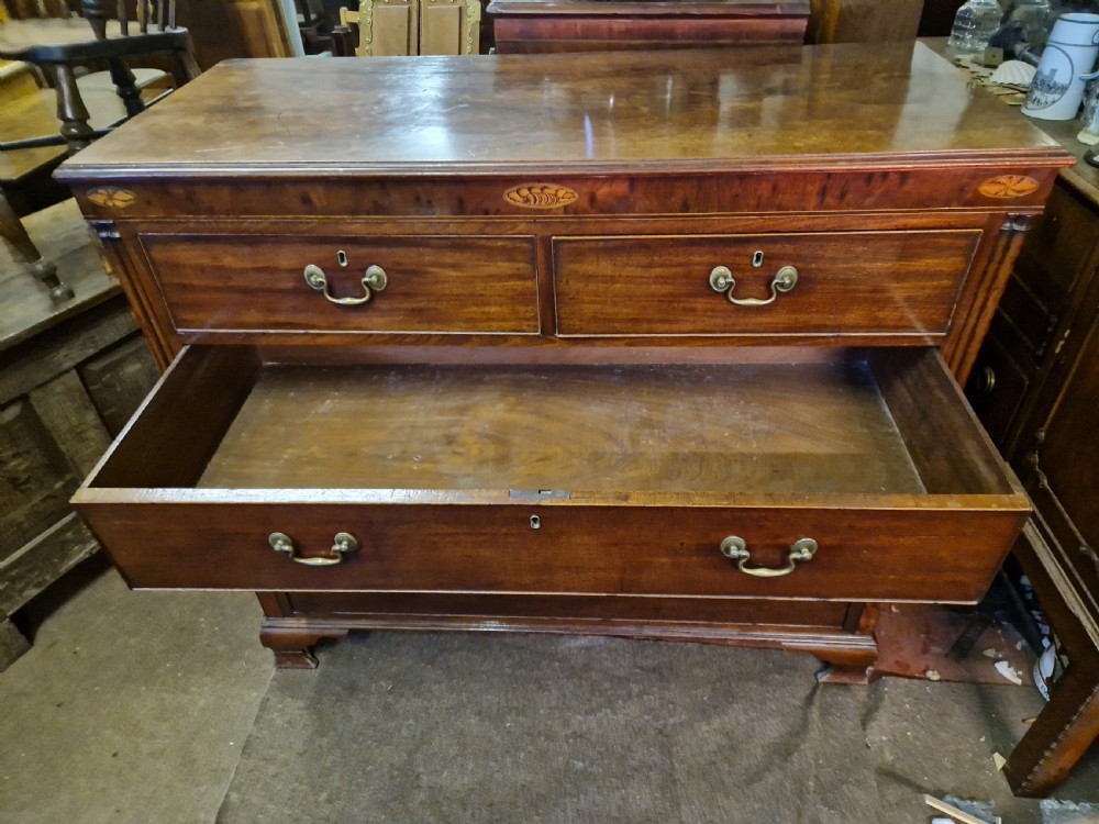 GEORGIAN MAHOGANY CHEST OF DRAWERS  View XI