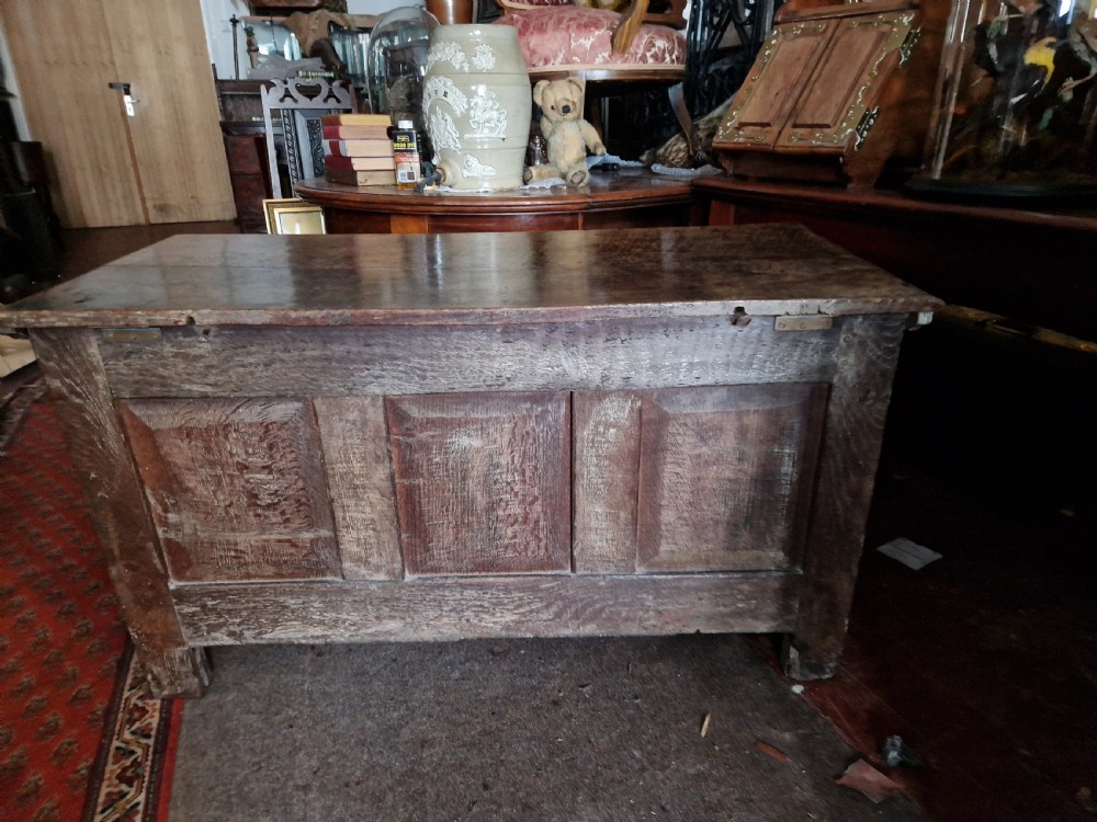 ANTIQUE OAK COFFER /BLANKET BOX  View VIII