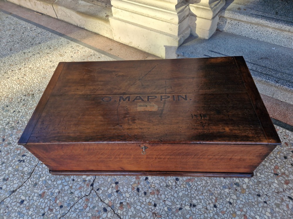 ANTIQUE  SOLID  OAK BOX /TRUNK View II
