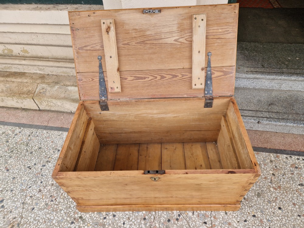 VICTORIAN PINE BLANKET BOX  View V