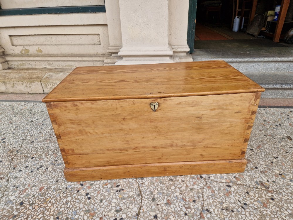 VICTORIAN PINE BLANKET BOX  View VI