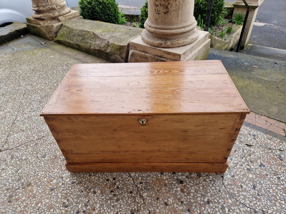 VICTORIAN PINE BLANKET BOX  View VIII