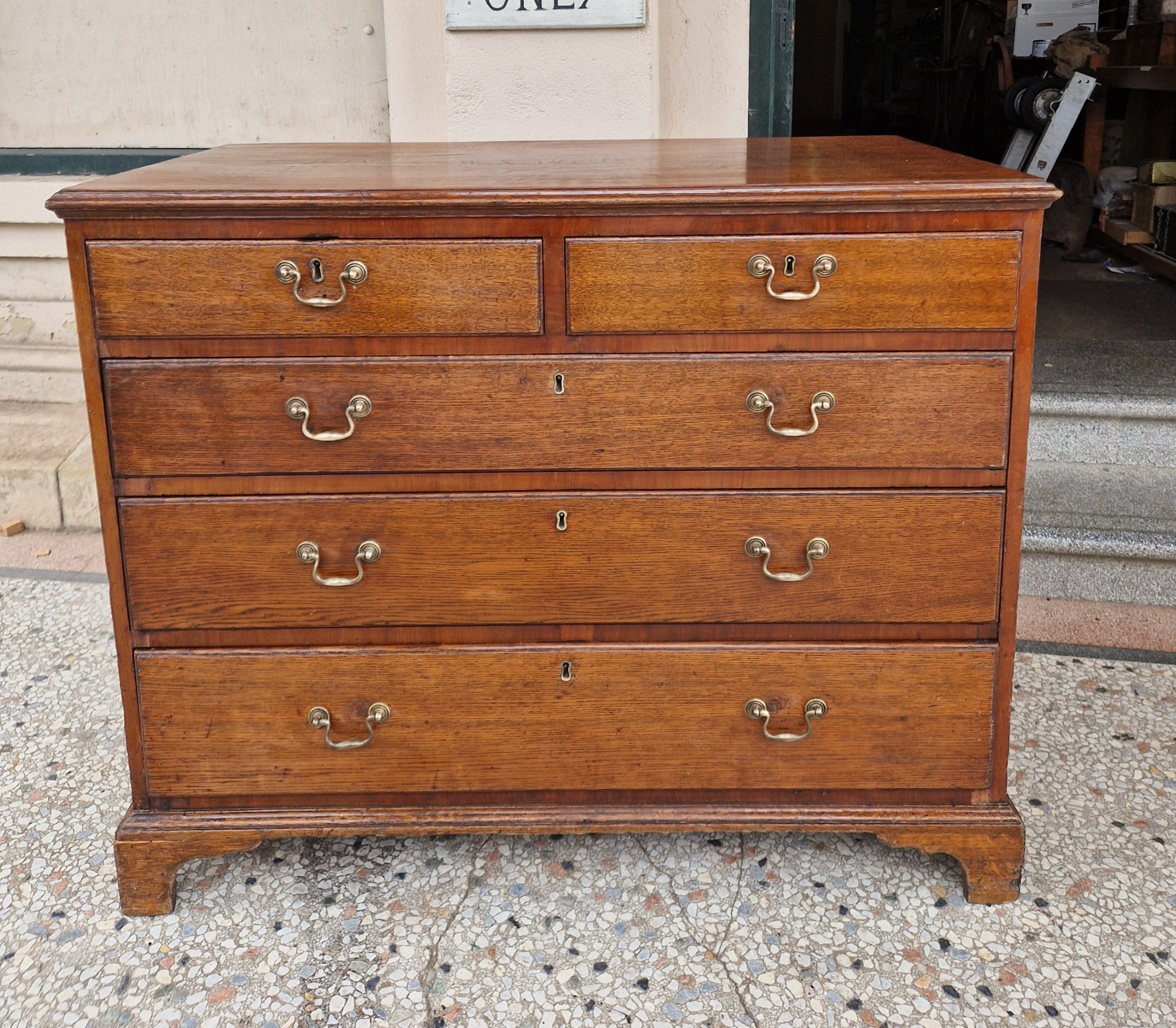 ANTIQUE CHEST DRAWERS