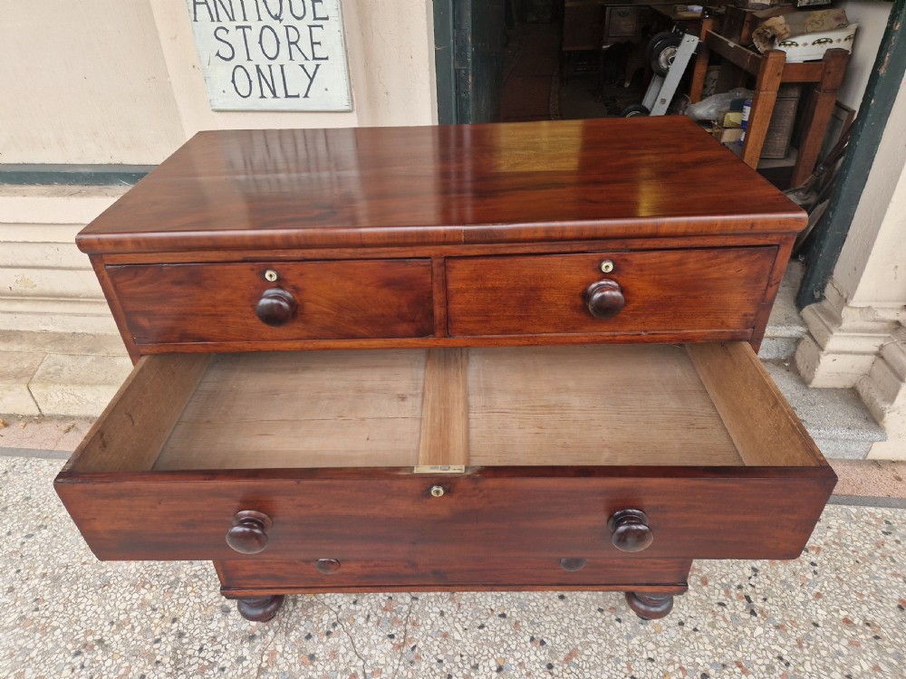 VICTORIAN MAHOGANY CHEST OF DRAWERS  View X
