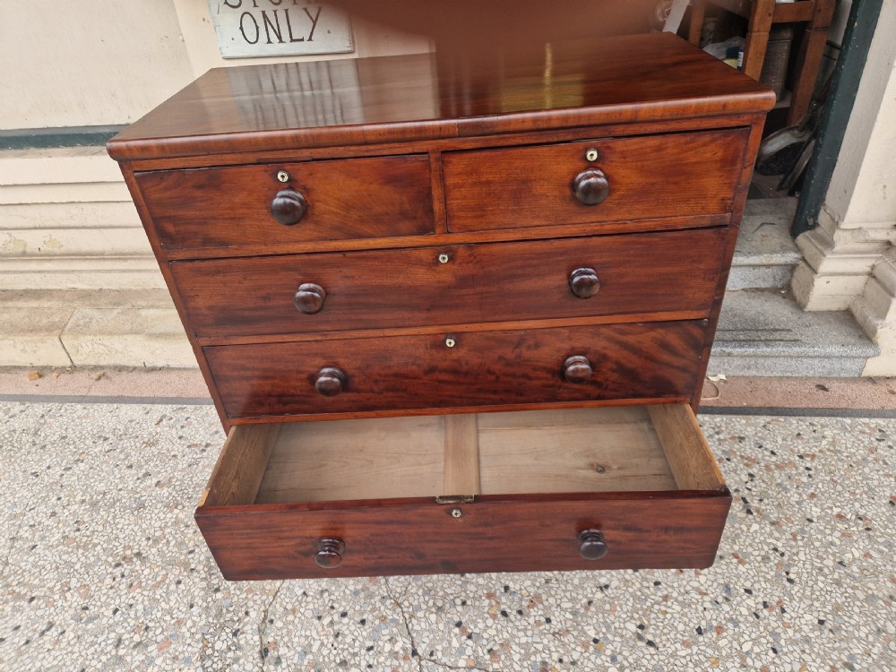 VICTORIAN MAHOGANY CHEST OF DRAWERS  View XII