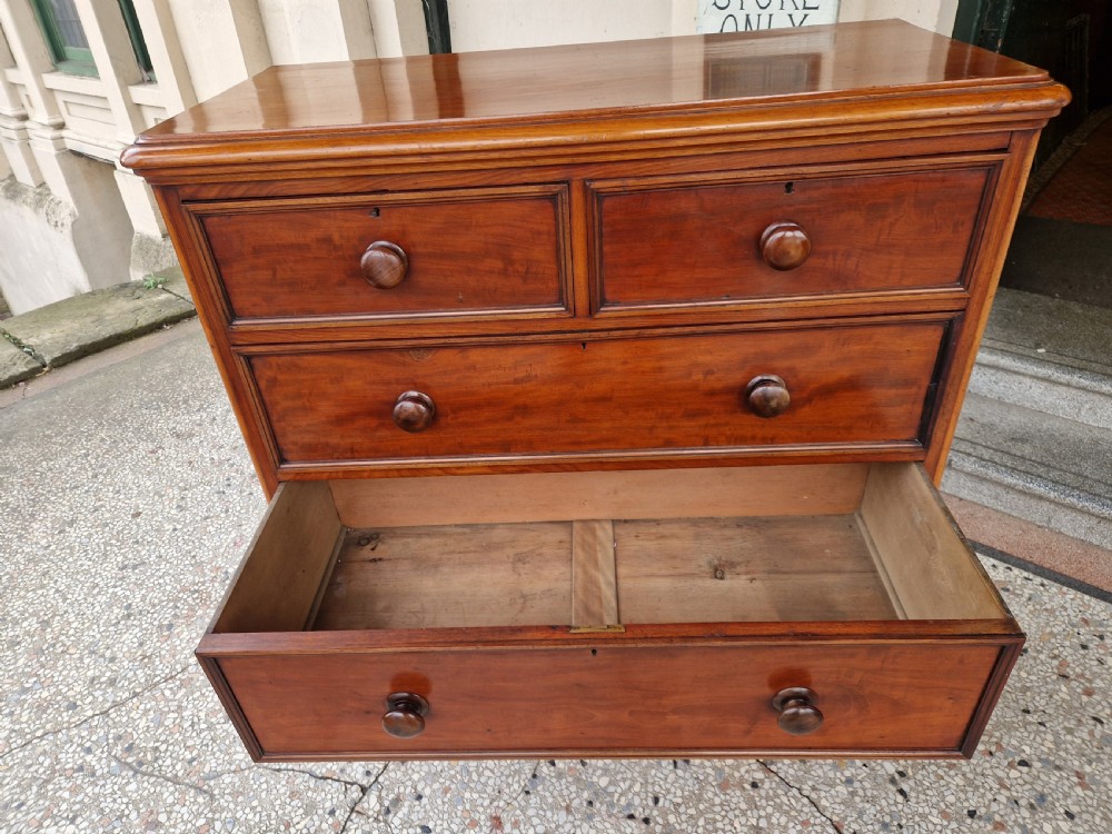 LARGE VICTORIAN MAHOGANY CHEST OF DRAWERS  View X