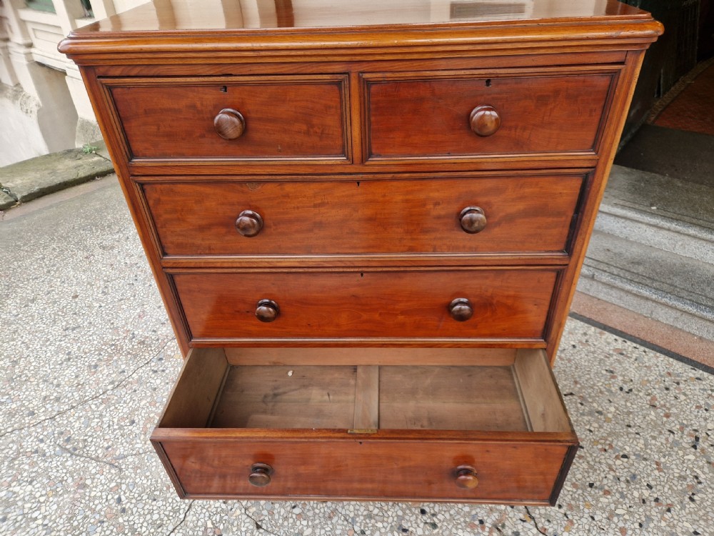 LARGE VICTORIAN MAHOGANY CHEST OF DRAWERS  View XI