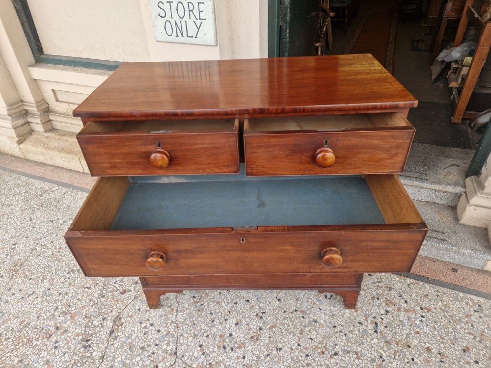 GEORGIAN MAHOGANY CHEST OF DRAWERS  View IV