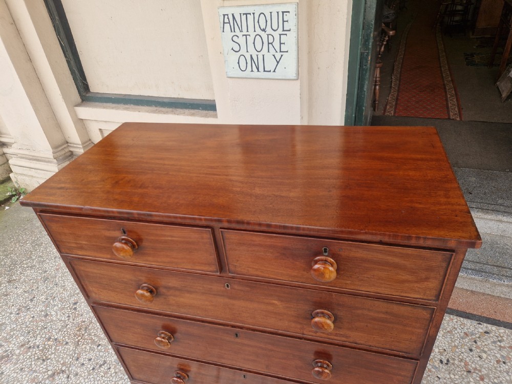 GEORGIAN MAHOGANY CHEST OF DRAWERS  View VI