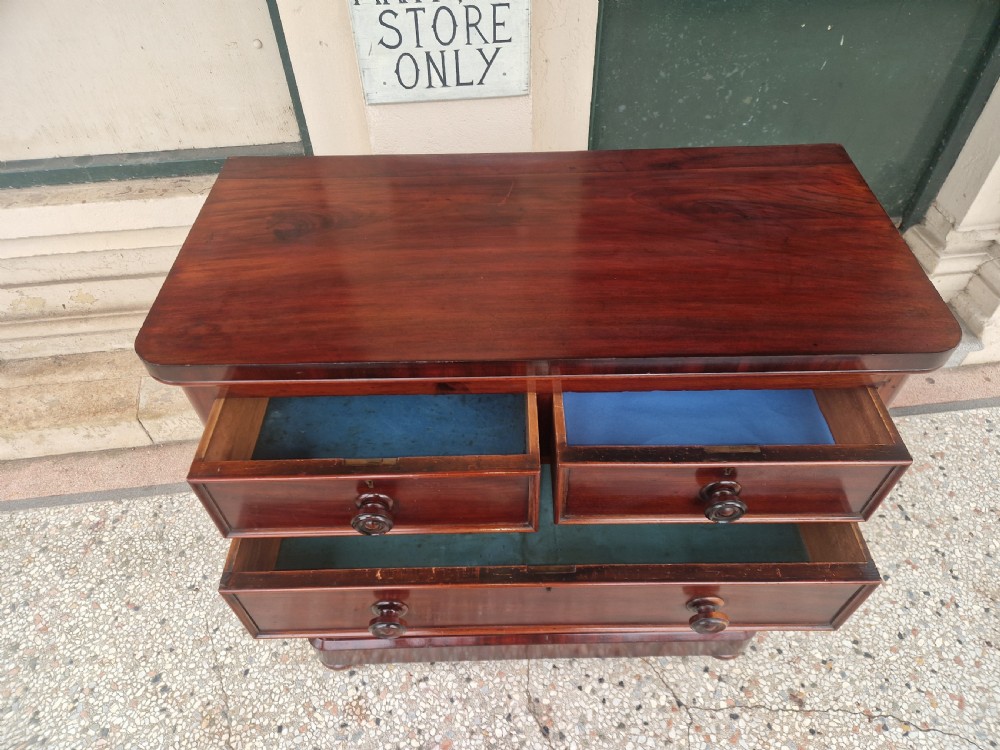 VICTORIAN MAHOGANY CHEST OF DRAWERS  View IV