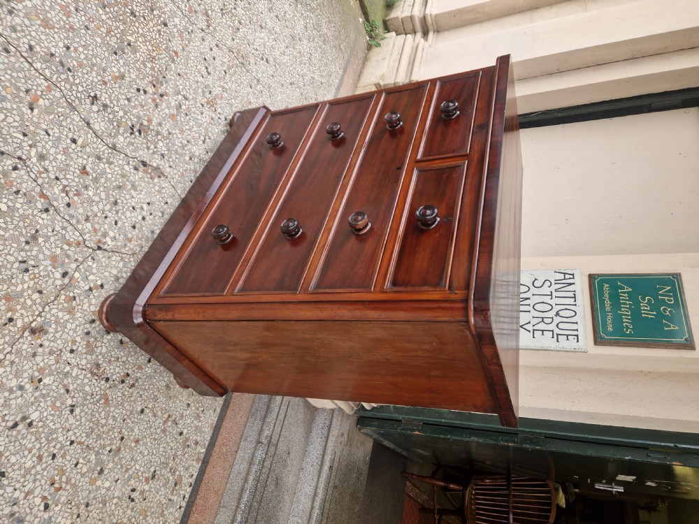 VICTORIAN MAHOGANY CHEST OF DRAWERS  View XII