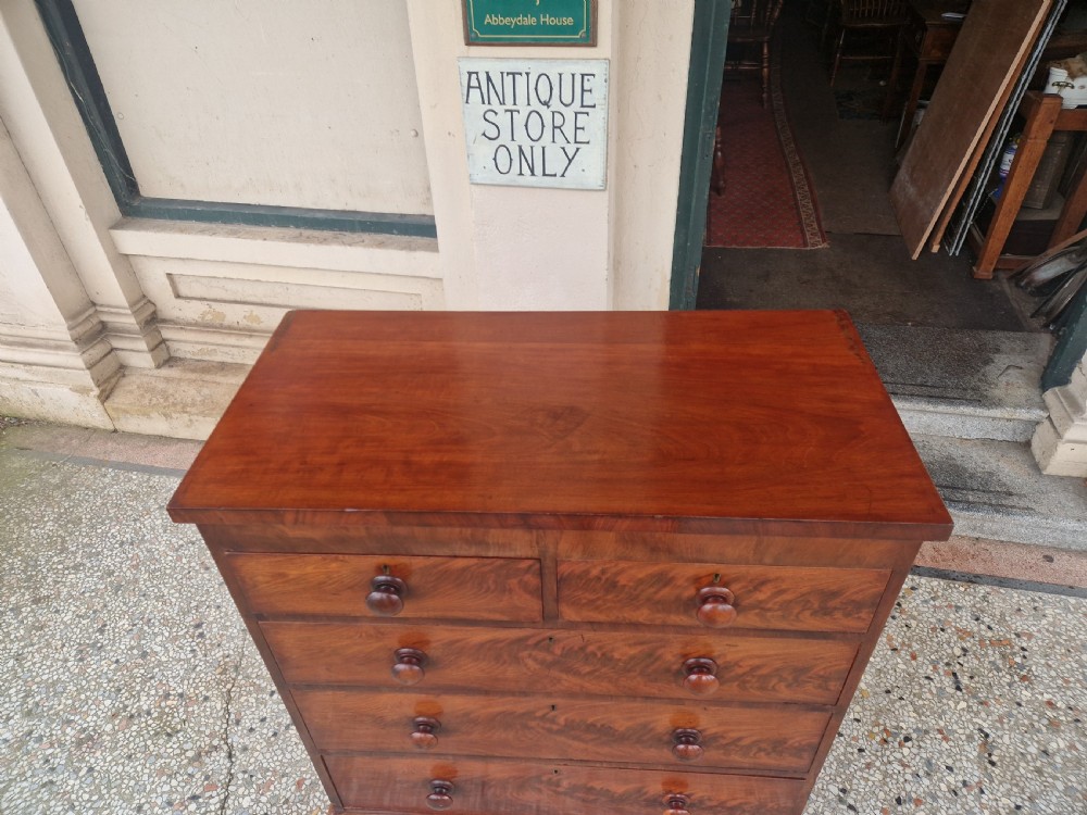 VICTORIAN MAHOGANY CHEST OF DRAWERS  View XI