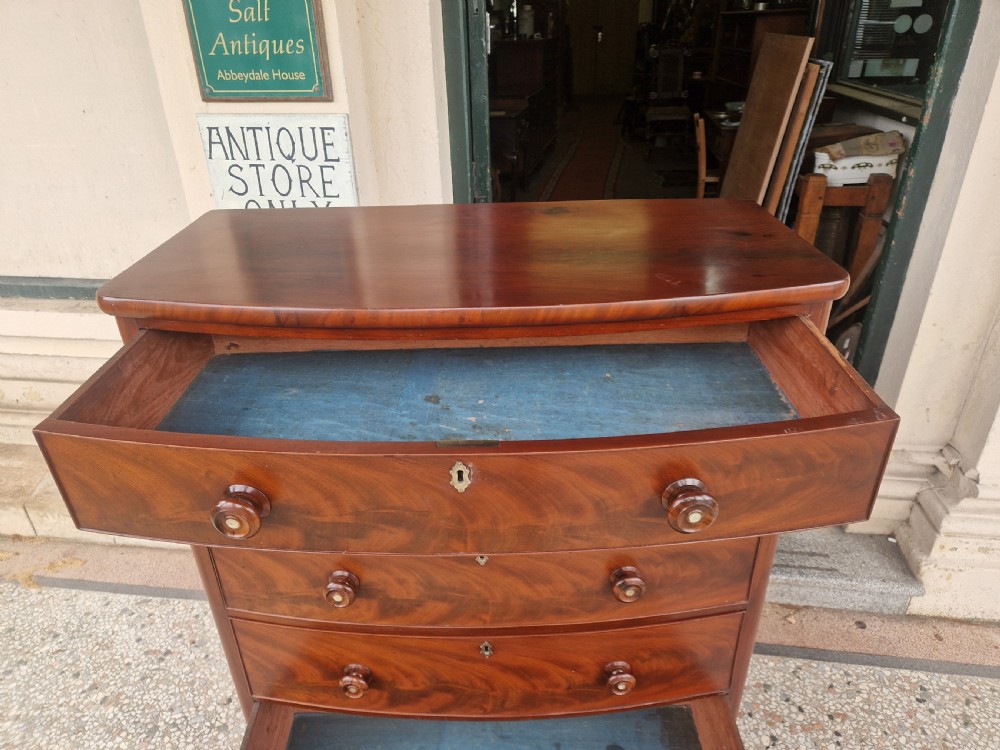 LARGE VICTORIAN MAHOGANY BOW FRONTED CHEST OF DRAWERS  View VII