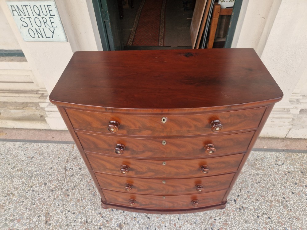 LARGE VICTORIAN MAHOGANY BOW FRONTED CHEST OF DRAWERS  View XI