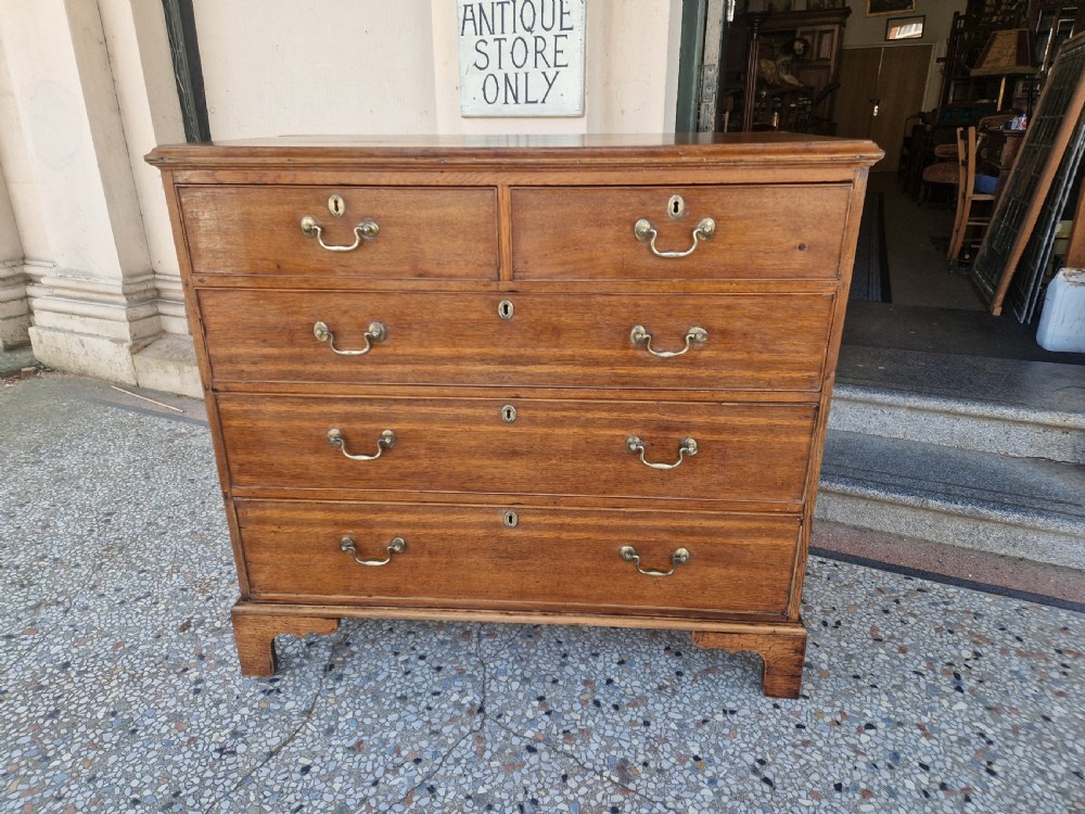 OAK GEORGIAN CHEST OF DRAWERS 