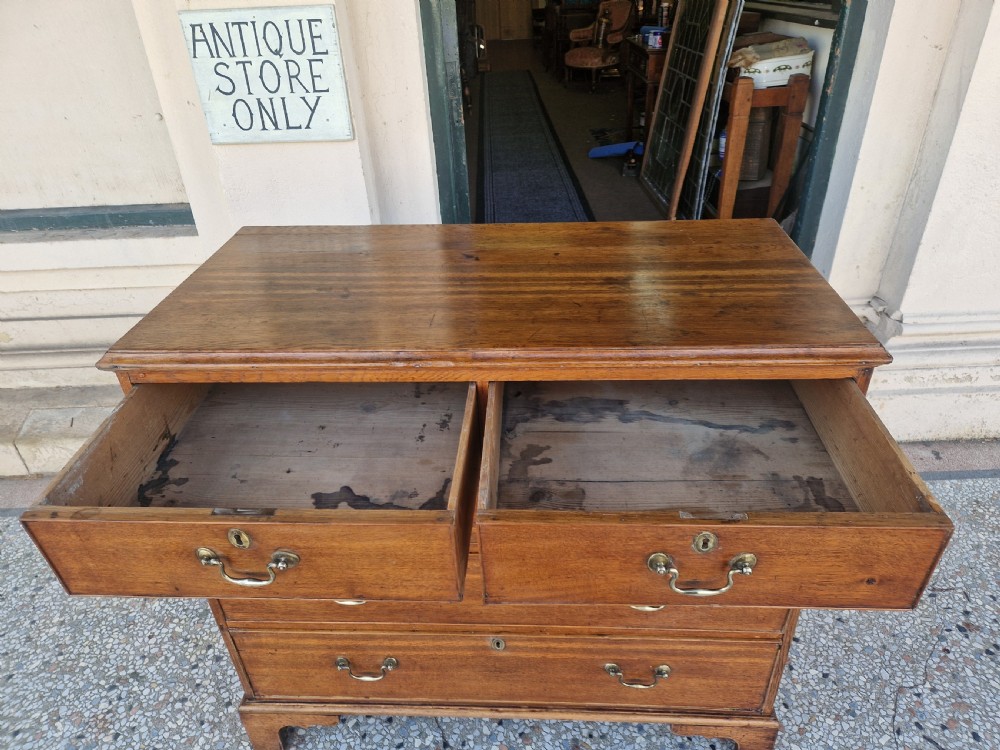OAK GEORGIAN CHEST OF DRAWERS  View V