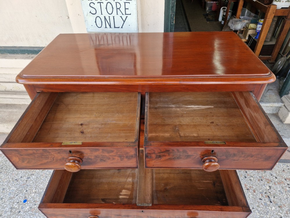 VICTORIAN MAHOGANY CHEST OF DRAWERS  View X