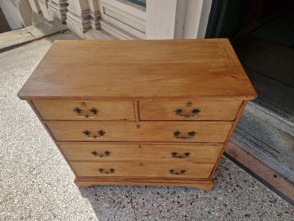 ANTIQUE ARTS AND CRAFTS PINE CHEST OF DRAWRRS  View II