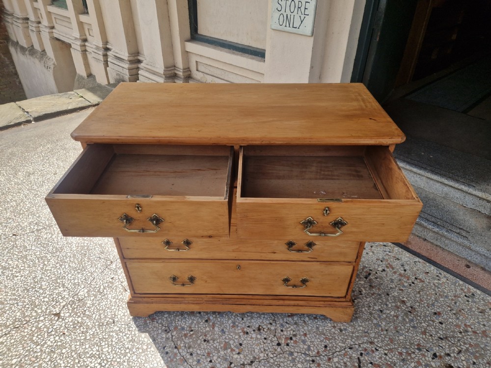 ANTIQUE ARTS AND CRAFTS PINE CHEST OF DRAWRRS  View VII