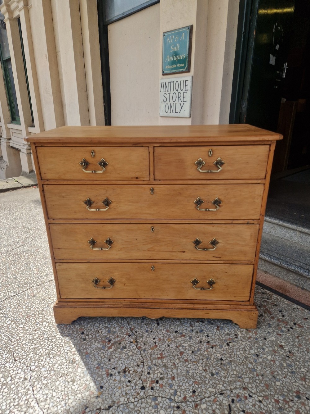 ANTIQUE ARTS AND CRAFTS PINE CHEST OF DRAWRRS 