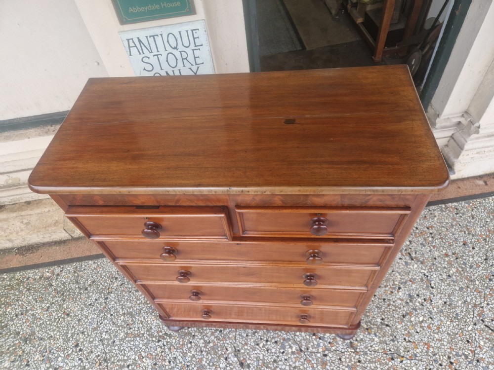 LARGE VICTORIAN MAHOGANY  CHEST OF DRAWERS  View V