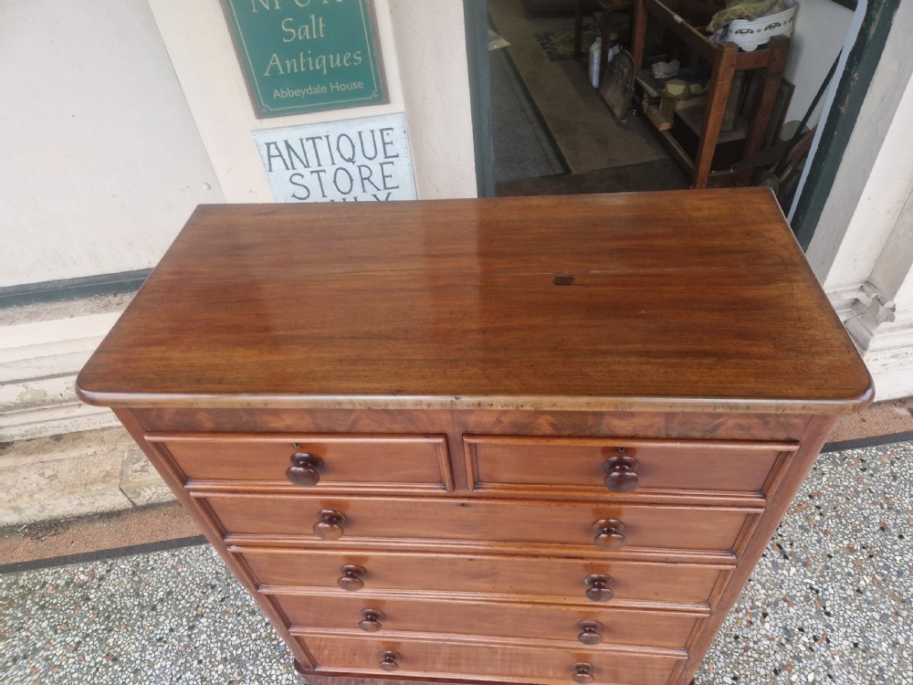 LARGE VICTORIAN MAHOGANY  CHEST OF DRAWERS  View VI