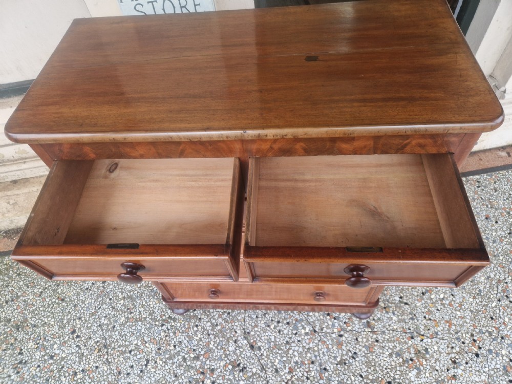 LARGE VICTORIAN MAHOGANY  CHEST OF DRAWERS  View VII
