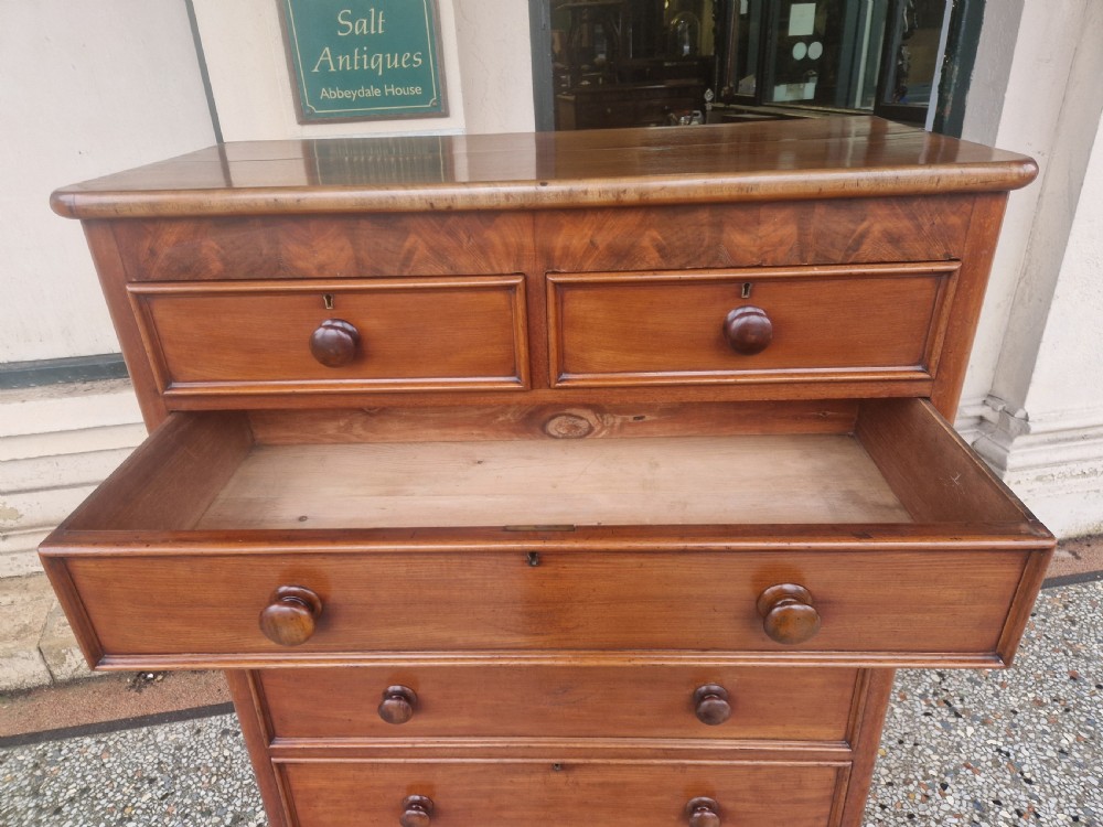 LARGE VICTORIAN MAHOGANY  CHEST OF DRAWERS  View VIII