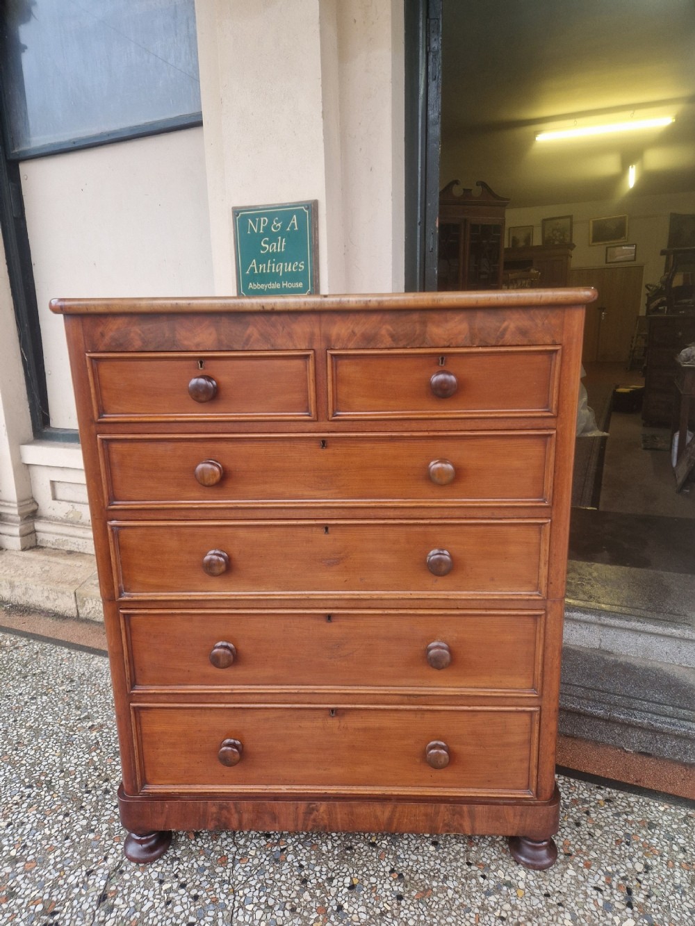 LARGE VICTORIAN MAHOGANY  CHEST OF DRAWERS 