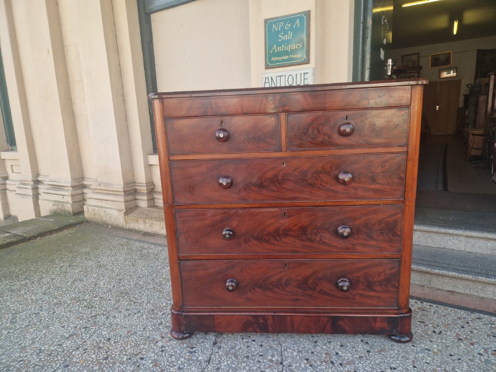 VICTORIAN MAHOGANY CHEST OF DRAWERS View III
