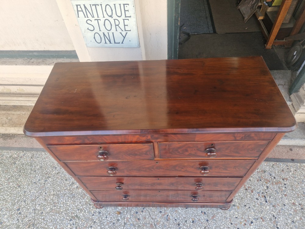 VICTORIAN MAHOGANY CHEST OF DRAWERS View VII