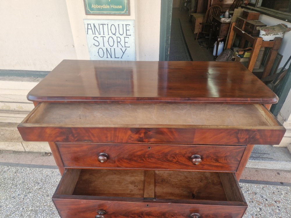 VICTORIAN MAHOGANY CHEST OF DRAWERS View VIII